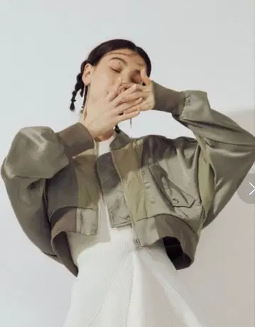 UN3D. 시어 콤비 새틴 블루종 카키