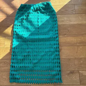 LUCA 타이트 스커트