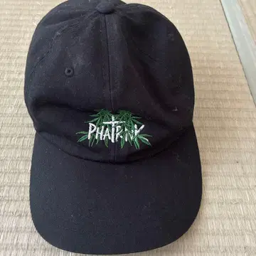 PHAT 자수 로고 블랙 캡