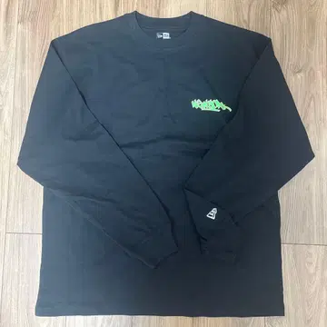 새상품 NEW ERA 긴팔 티셔츠 블랙 그래피티 디자인