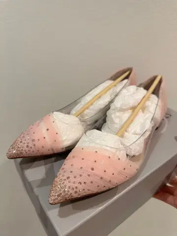 비쥬 포함 핑크 플랫슈즈