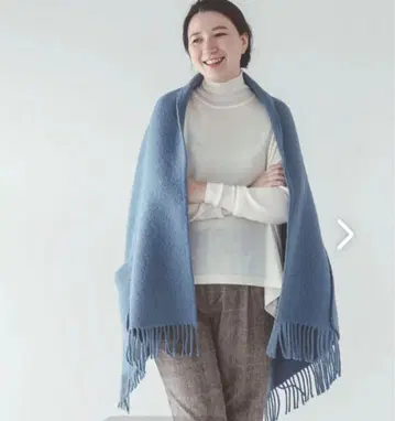 LAPUAN KANKURIT / 라푸안 칸쿠리 / 포켓 부착 숄