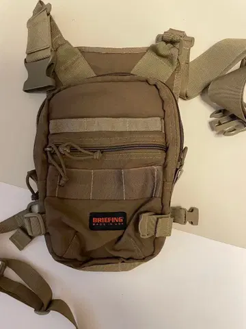 BRIEFING 바디백 브라운