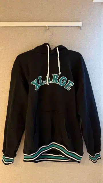 XLARGE 블랙 후드티 후드 부착