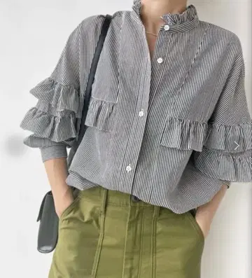 새상품급 Spick& Span 코튼 실크 티어드 프릴 슬리브 블라우스