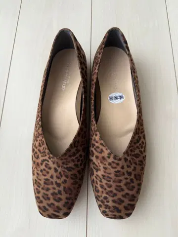 24.5 새상품 레오파드 무늬 플랫슈즈 아치 콘쉘 이시카와 라보