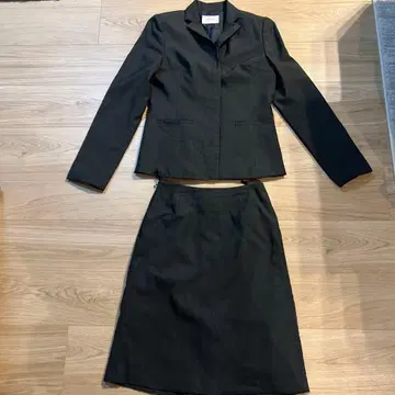 페이튼 플레이스의 다크 그레이 수트 ( 상하의 세트 )