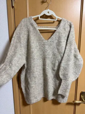 카스타네 kastane 오버 사이즈 V넥 니트 베이지 계열