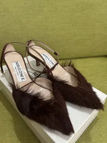 NEBULONI E 브라운 퍼 펌프스 37