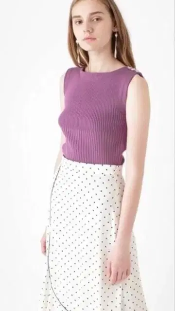 질스튜어트 슬리브리스 니트 사이즈 F