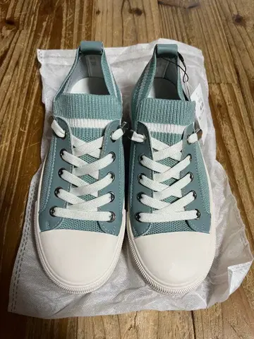 라이트 블루 슬립온 스니커즈