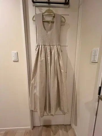 슬리브리스 롱 원피스 베이지 SNIDEL