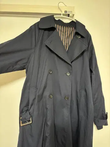 네이비 더블 브레스트 트렌치코트