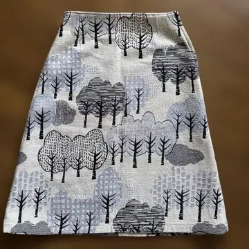 호비라호비레 나무와 구름 프린트 스커트