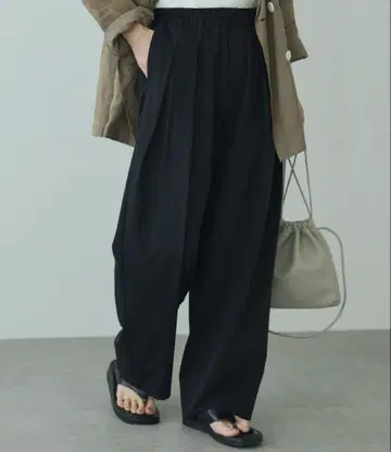 [택 포함 새상품] 퓨어세신 투 턱 허리밴딩 스트레치 팬츠 블랙