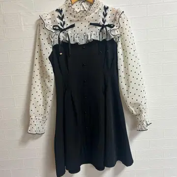 도트 무늬 프릴 원피스