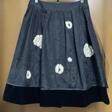 투 비 시크 42 스커트 미사용