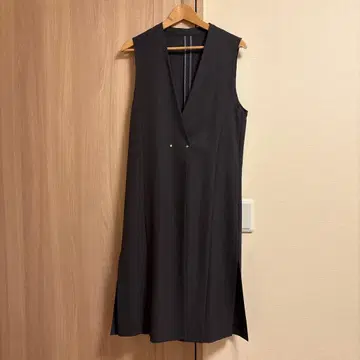 그린 라벨 릴랙싱 다크 그레이 V넥 베스트