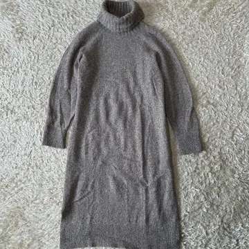 맥피 캐시미어 혼방 터틀넥 니트 원피스 36 투모로우랜드