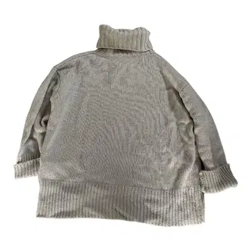 ur's M 사이즈 터틀넥 니트 스웨터