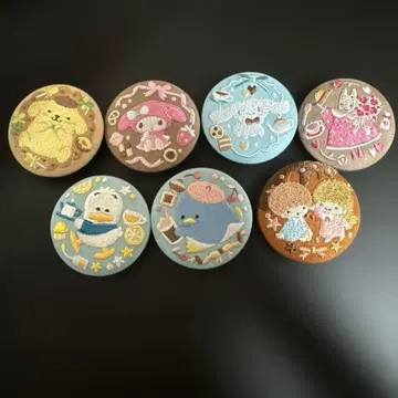 산리오 자수 캔뱃지 7개 묶음 판매