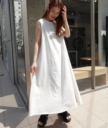 화이트 슬리브리스 롱 원피스