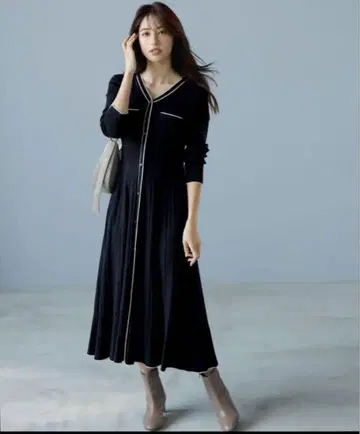 1회 착용 anySiS 바이컬러 디자인 니트 원피스 네이비