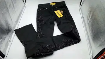 [ 일본 국내 한정 ] GUAPI 올 블랙 플라워 엠벨리쉬 데님