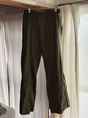올리브색 M 사이드 스트라이프 이지 팬츠