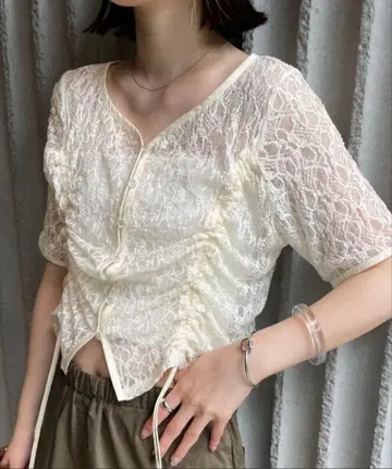 반팔 드로스트 레이스 상의/아이보리