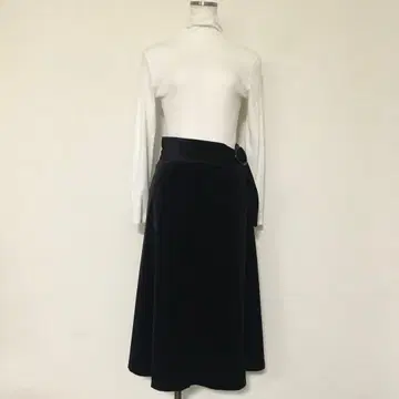 다크 블루 벨벳 플레어 스커트