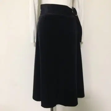 다크 블루 벨벳 플레어 스커트