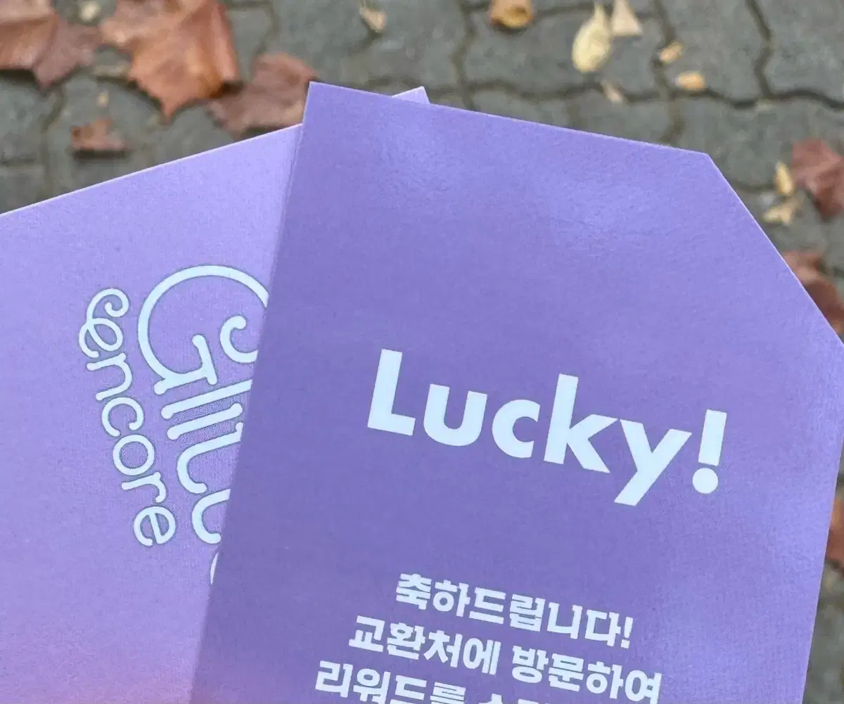 Illit fan con Lucky + 5 cards for sale.