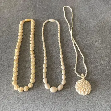 아이보리색 목걸이 세트