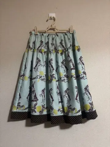 Emily Temple cute 토끼와 꽃 프린트 플레어 스커트