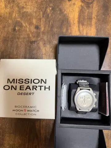 OMEGA MISSION ON EARTH DESERT 크로노그래프