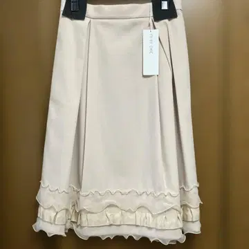 새상품 프릴 포함 베이지 플레어 스커트 42