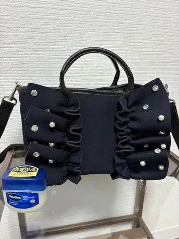 프릴 장식 블랙 숄더백