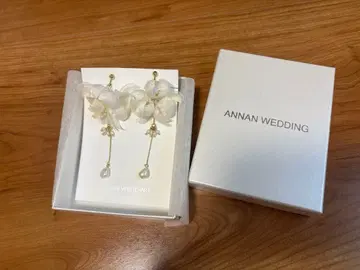 ANNAN WEDDING 꽃 모티브 귀찌