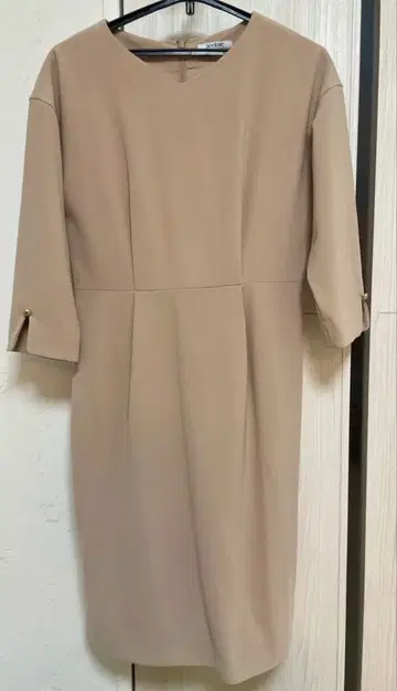 새상품급 soclose 베이지 7부 소매 원피스 슬림