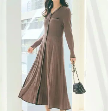 1회 착용 anySiS 바이컬러 디자인 니트 원피스 모카