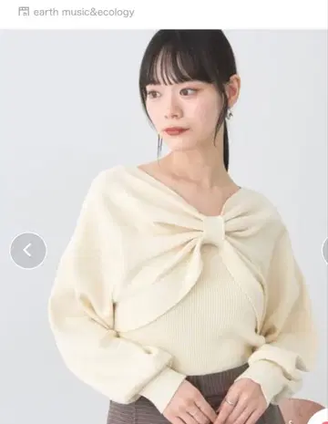 리본 포함 아이보리 니트탑