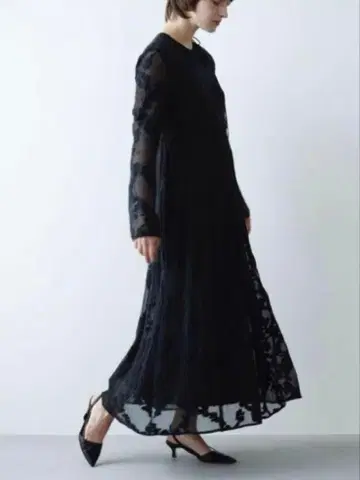 BULGED FLOWER JACQUARD ONE PIECE CLANE