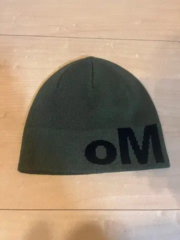 oMA 로고 올리브 니트 모자