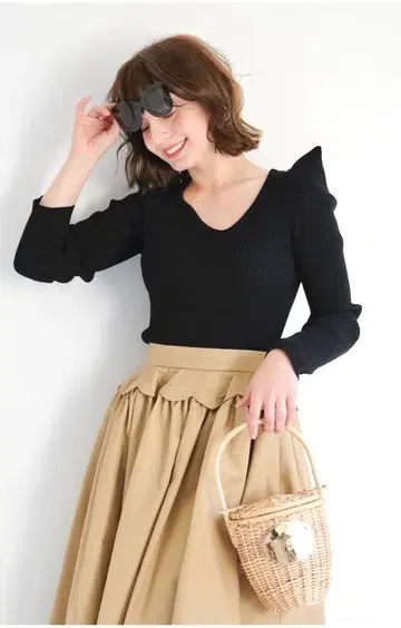 OBLI 스캘럽 리브 니트 블랙