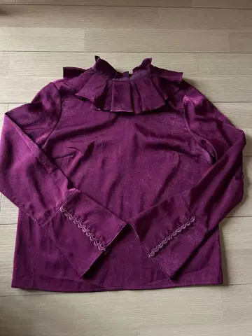 프릴 카라 새틴 블라우스 릴리 브라운 보르도