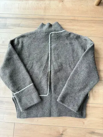 ZARA 브라운 하이넥 스웨터