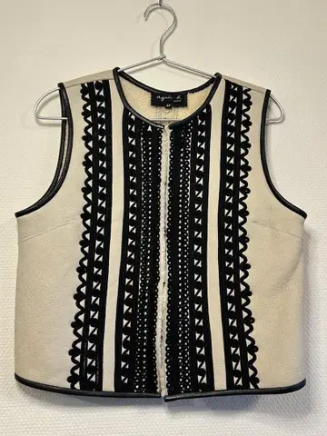 agnes b. 무스탕 아이보리 블랙 베스트 38