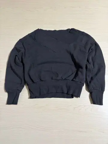 Her lip to 크로스넥 블랙 맨투맨