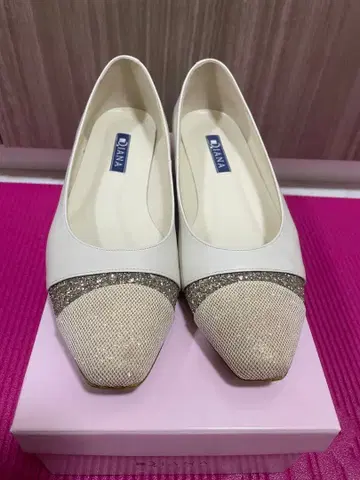 다이애나 화이트 글리터 펌프스 24.5